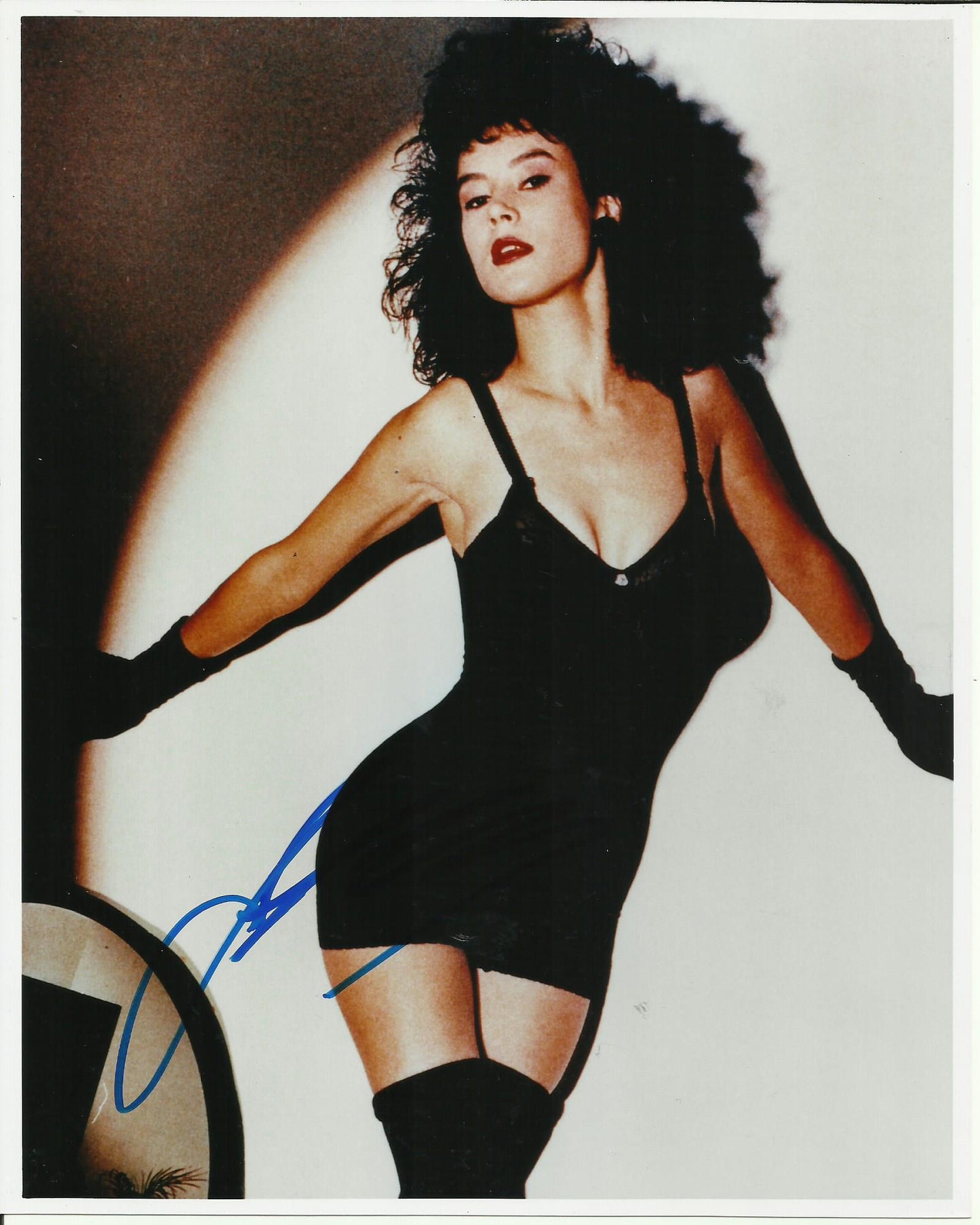JENNIFER TILLY SIGNED SEXY 10X8 PHOTO (6)