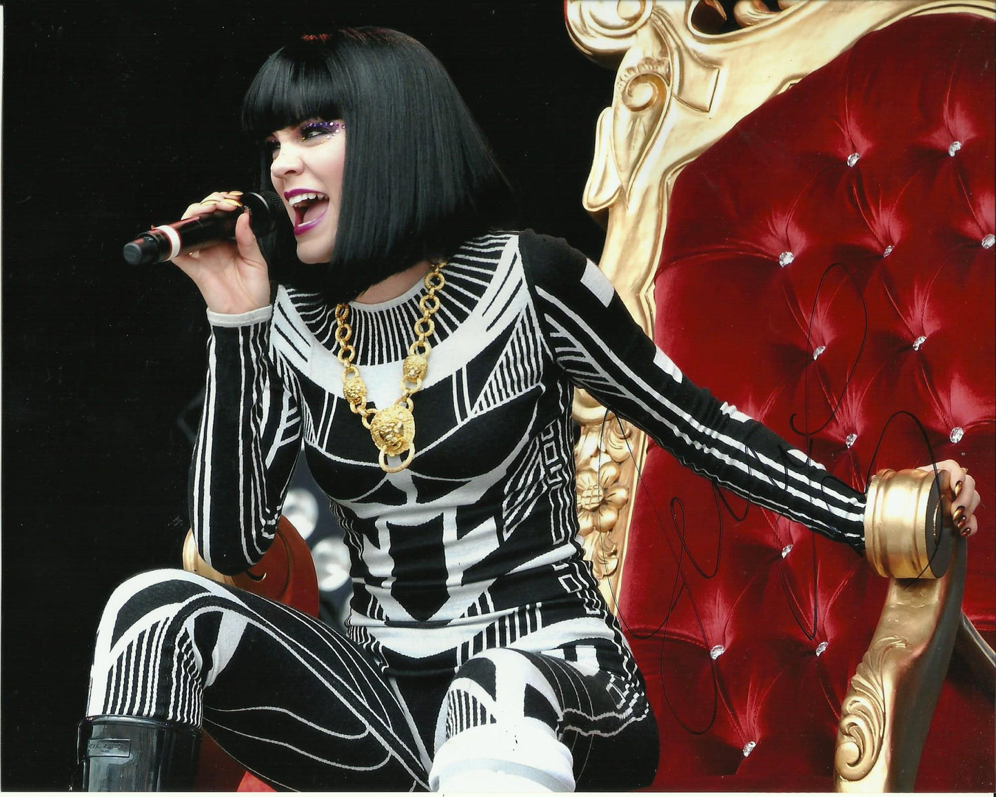 JESSIE J SIGNED SEXY 8X10 PHOTO (2)