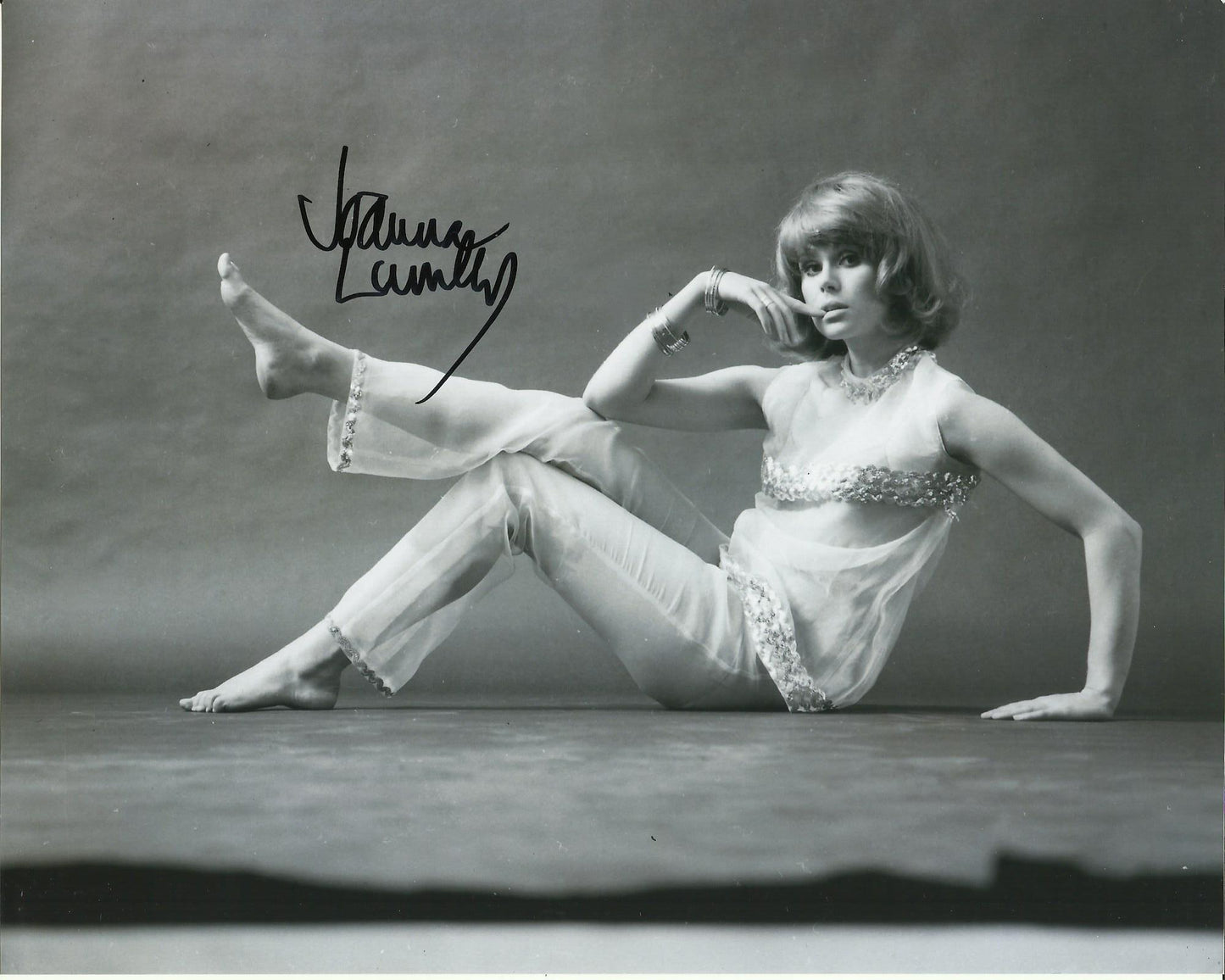 JOANNA LUMLEY SIGNED YOUNG SEXY 10X8 PHOTO (7)