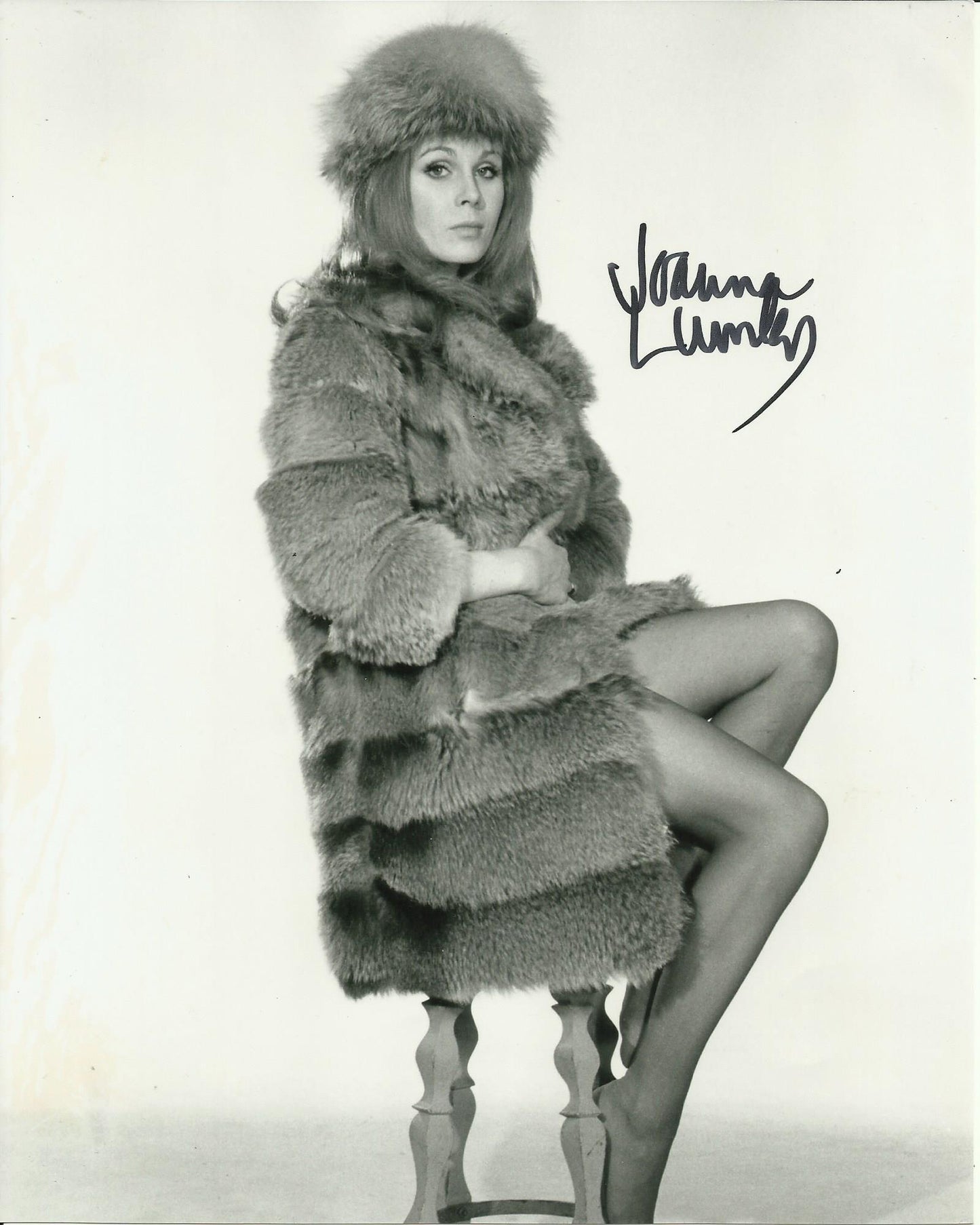 JOANNA LUMLEY SIGNED YOUNG SEXY 10X8 PHOTO (8)