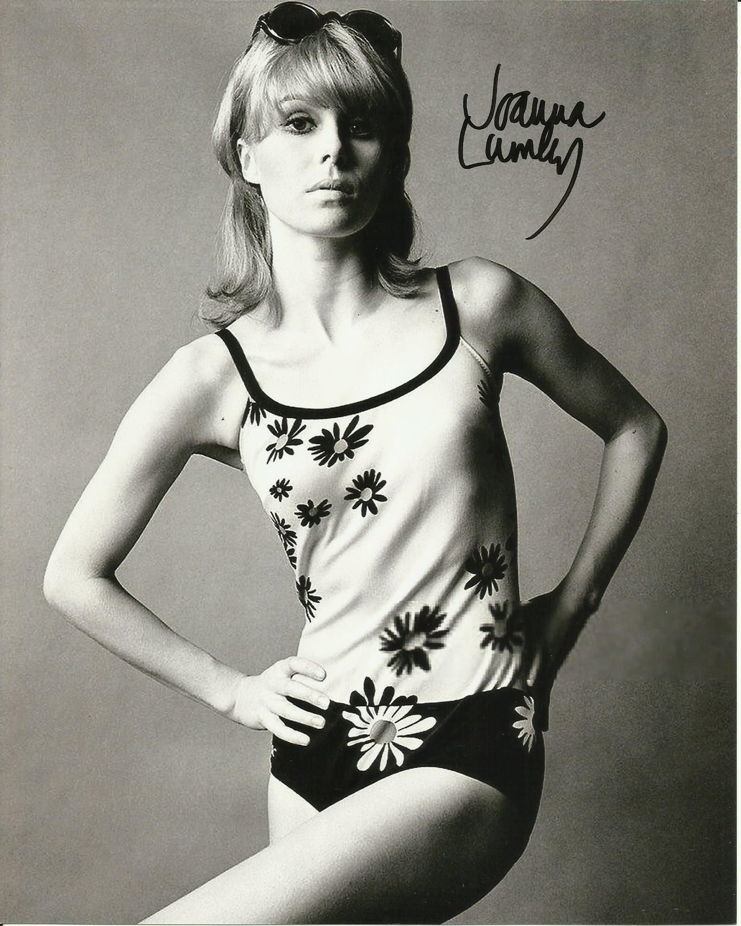 JOANNA LUMLEY SIGNED YOUNG SEXY 10X8 PHOTO (2)