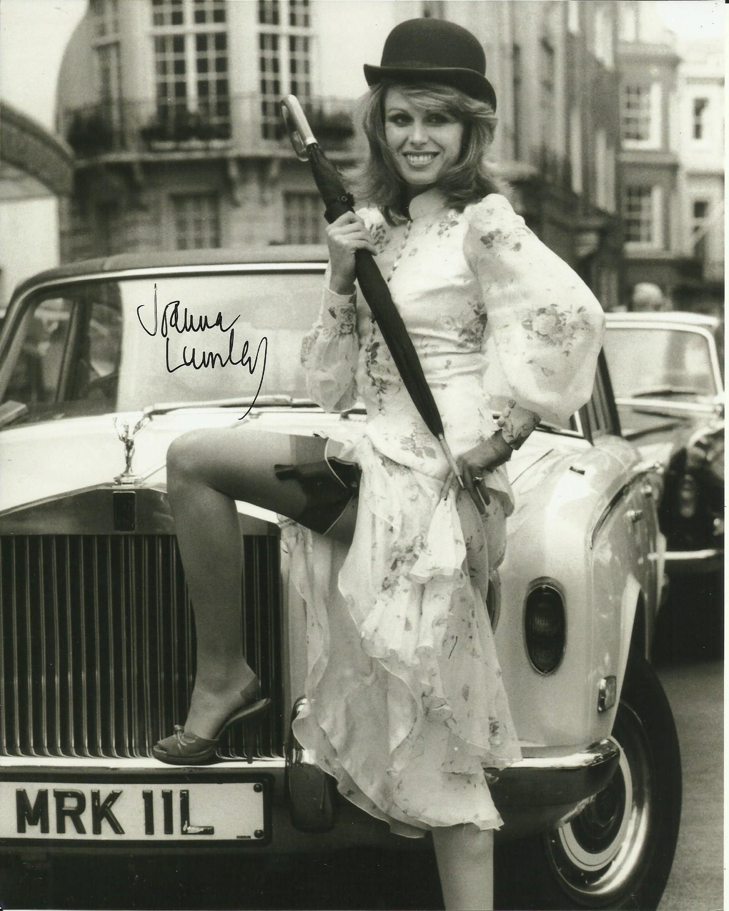 JOANNA LUMLEY SIGNED SEXY THE NEW AVENGERS 10X8 PHOTO (3)