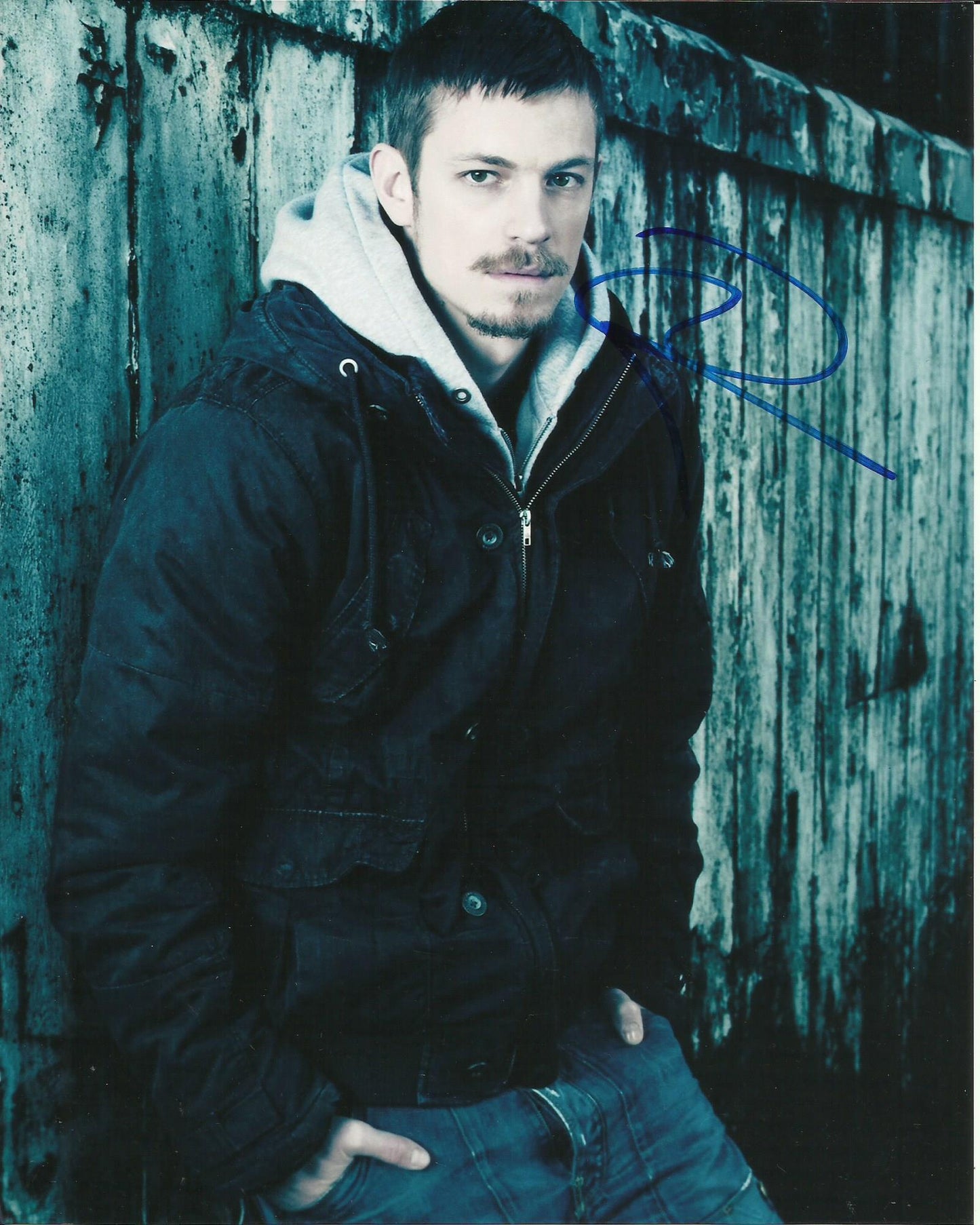 JOEL KINNAMAN SIGNED COOL 8X10 PHOTO (1)