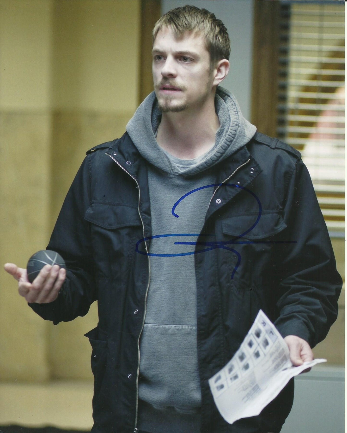 JOEL KINNAMAN SIGNED THE KILLING 8X10 PHOTO (2)