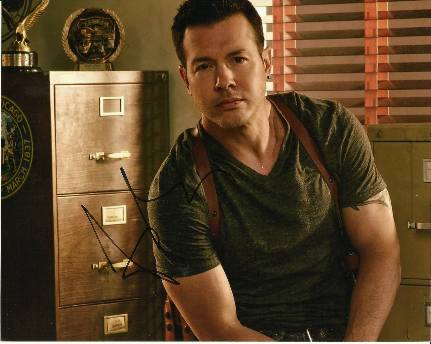 JON SEDA SIGNED CHICAGO PD 8X10 PHOTO (1)