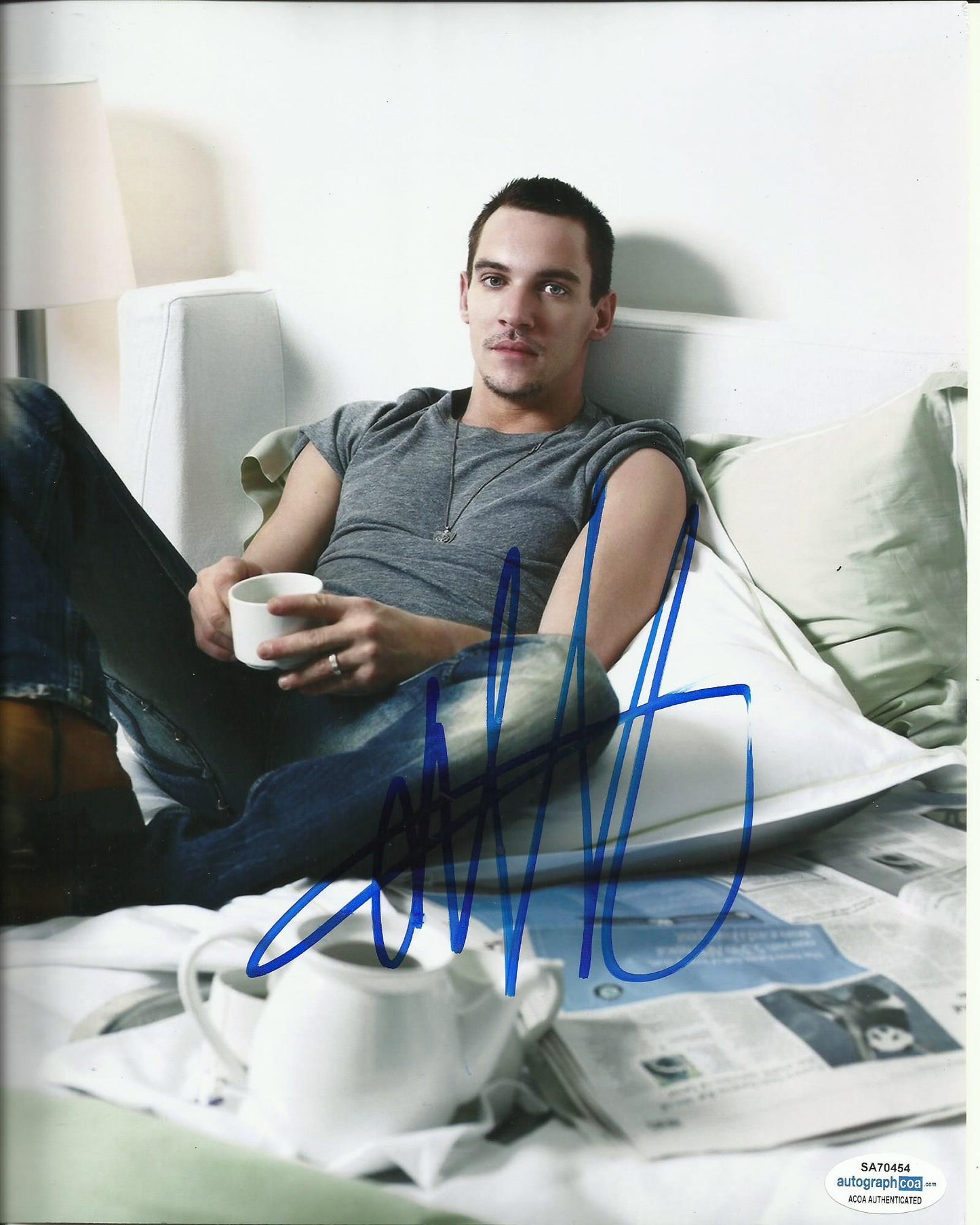 JONATHAN RHYS MEYERS SIGNED COOL 8X10 PHOTO UACC REG 242 (1) ALSO ACOA CERTIFIED