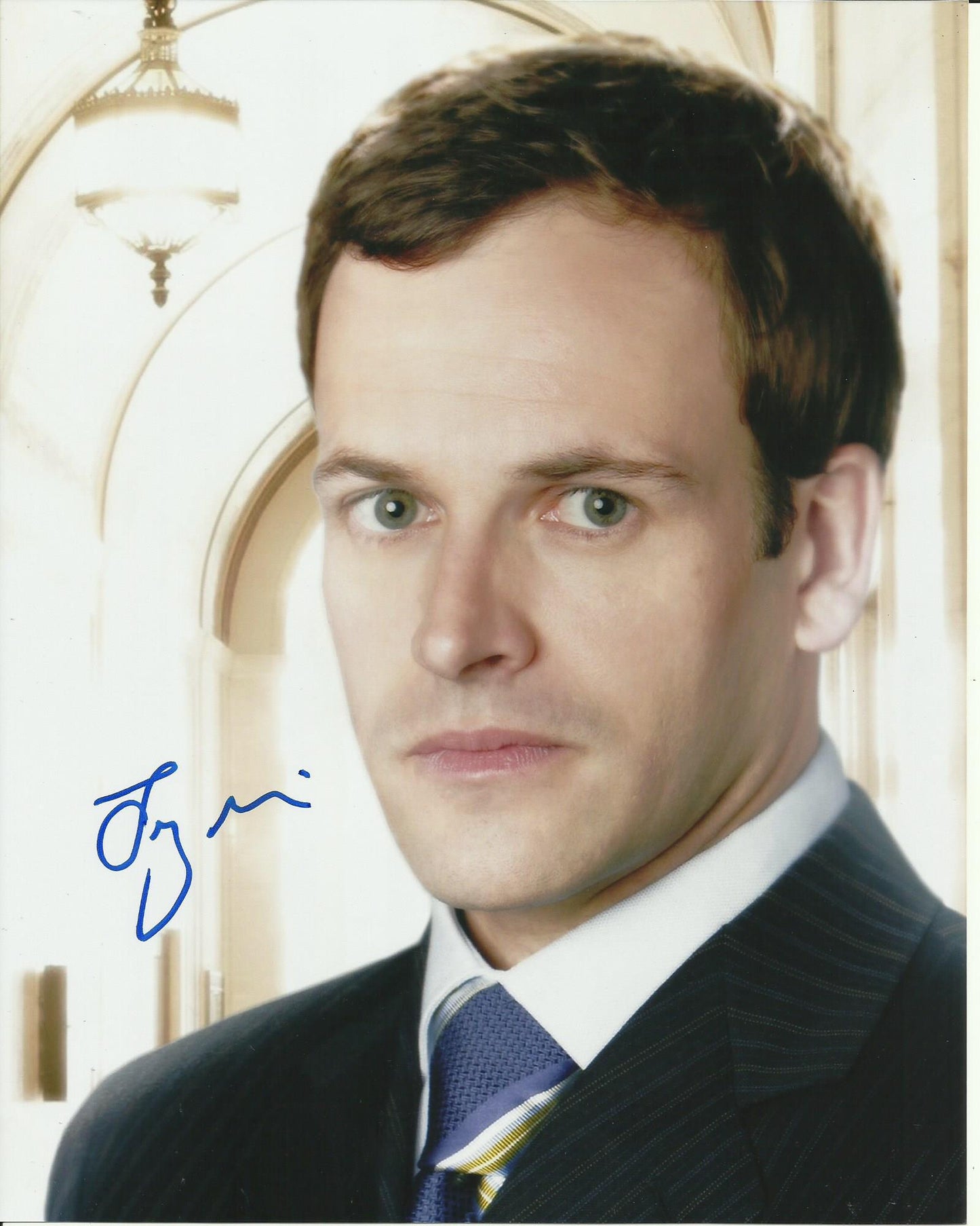 JONNY LEE MILLER SIGNED COOL 8X10 PHOTO (1)