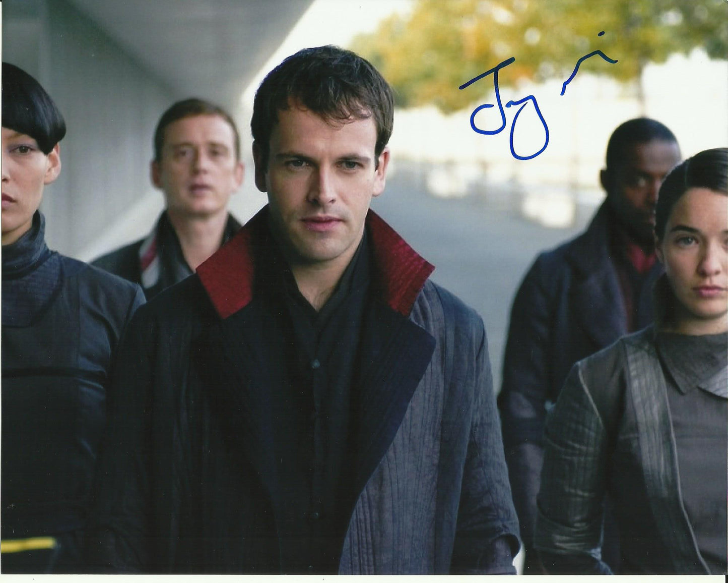 JONNY LEE MILLER SIGNED COOL 8X10 PHOTO (4)