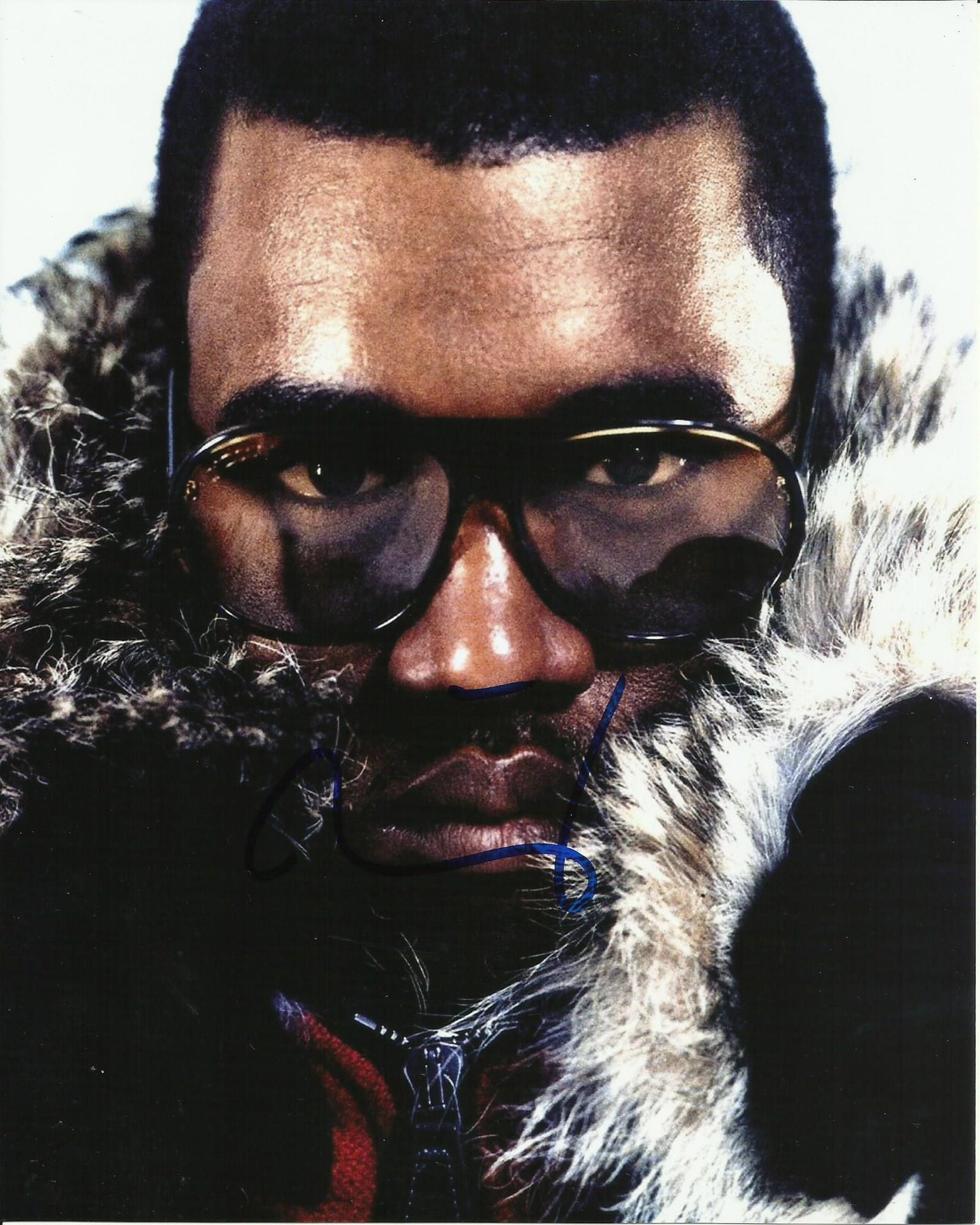 KANYE WEST SIGNED 8X10 PHOTO (2)