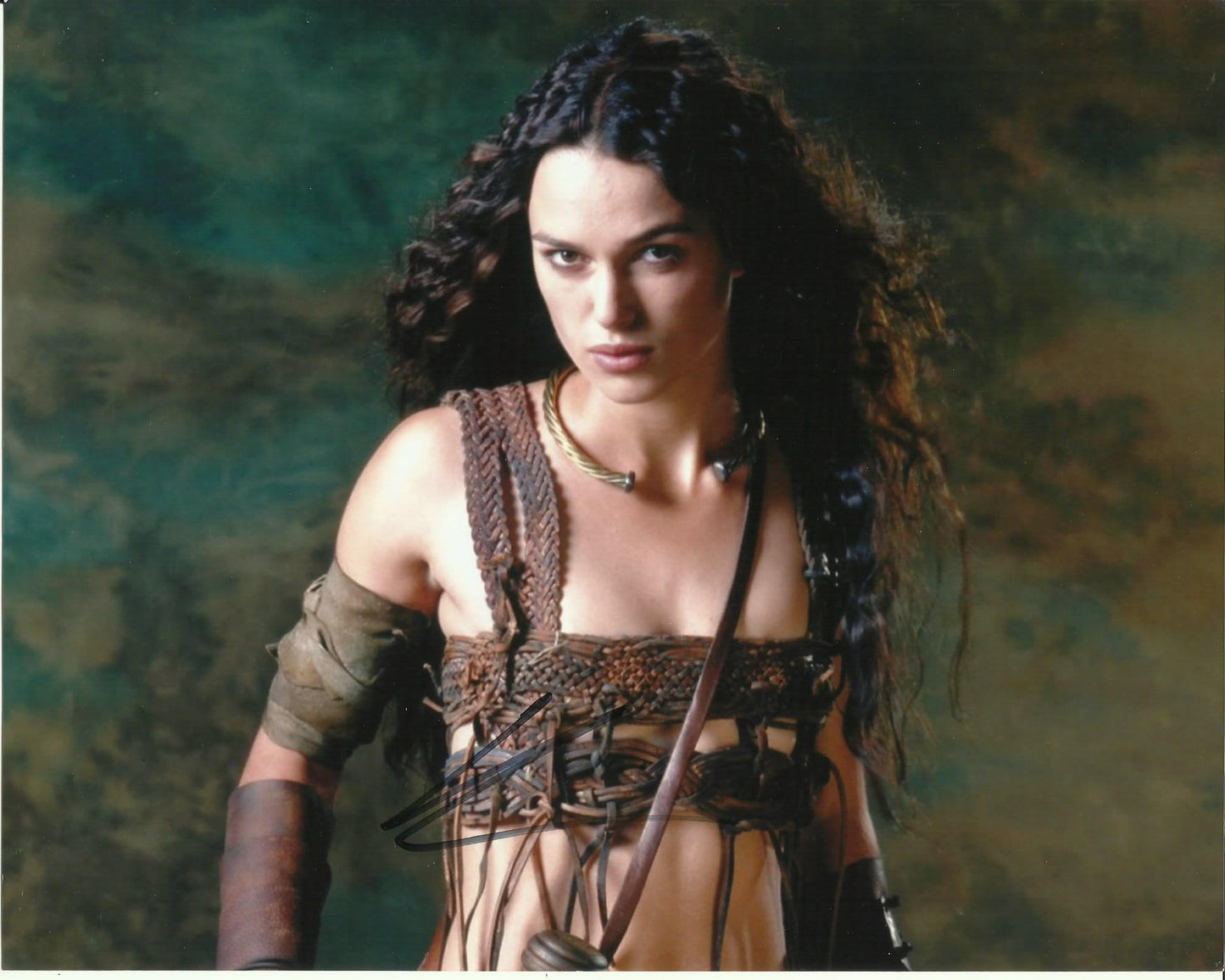 KEIRA KNIGHTLEY SIGNED KING ARTHUR 10X8 PHOTO (1)