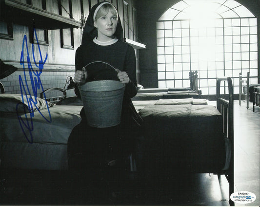 LILY RABE SIGNED AMERICAN HORROR STORY 10X8 PHOTO (7) ALSO ACOA CERTIFIED