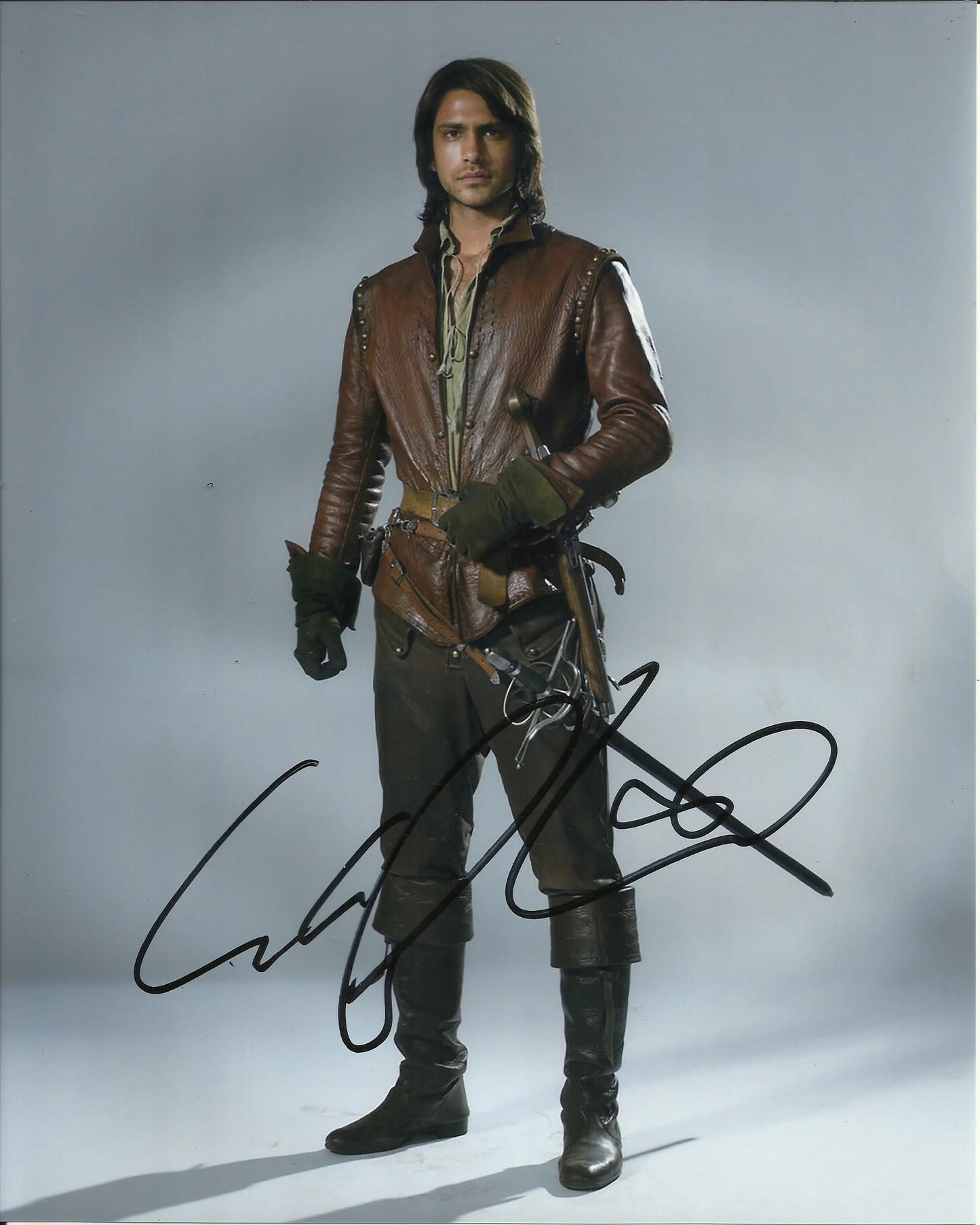 LUKE PASQUALINO SIGNED THE MUSKETEERS 8X10 PHOTO (5)