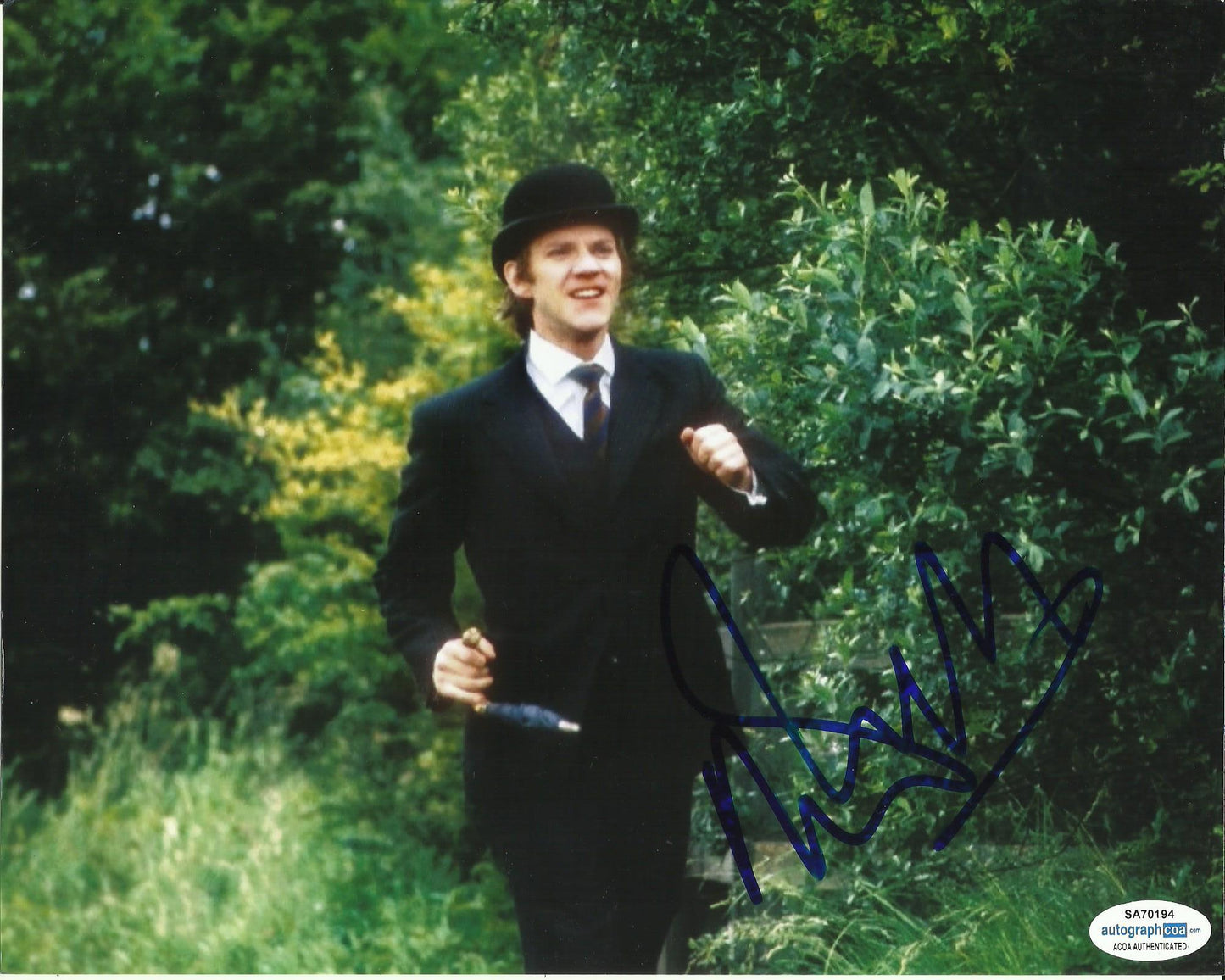 MALCOLM McDOWELL SIGNED A CLOCKWORK ORANGE 8X10 PHOTO ALSO ACOA CERTIFIED