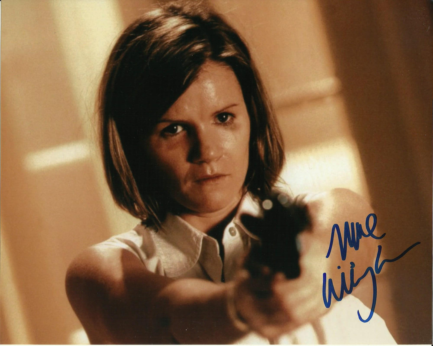 MARE WINNINGHAM SIGNED 8X10 PHOTO