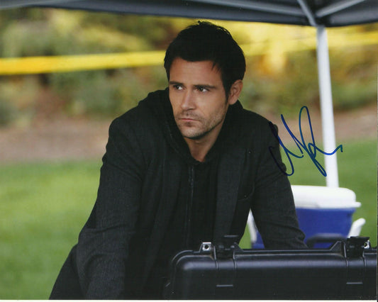 MATT RYAN SIGNED LEGENDS OF TOMORROW 8X10 PHOTO (4)