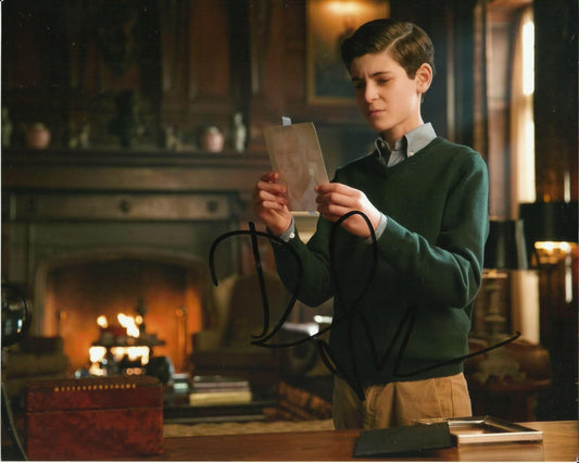 DAVID MAZOUZ SIGNED GOTHAM 8X10 PHOTO (2)