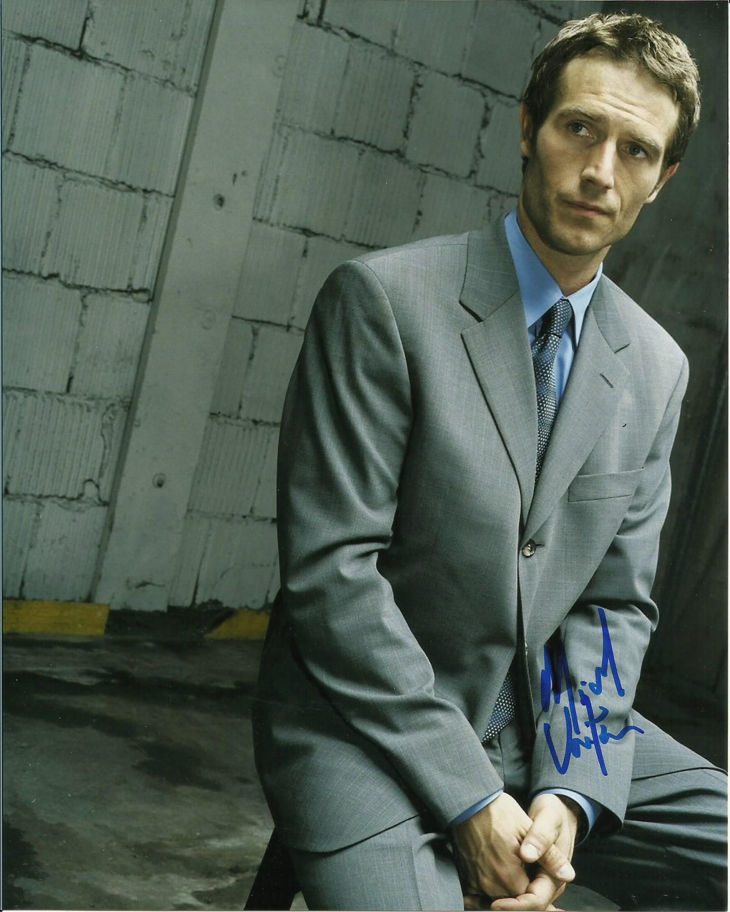 MICHAEL VARTAN SIGNED ALIAS 8X10 PHOTO (4)