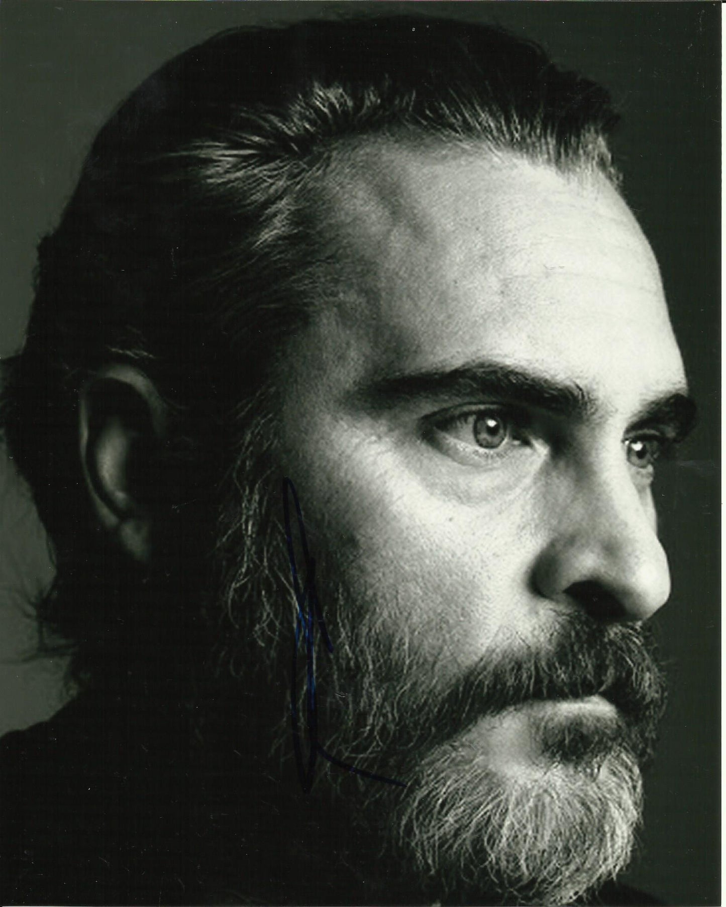 JOAQUIN PHOENIX SIGNED 8X10 PHOTO (3)