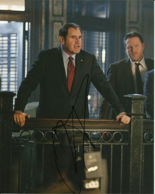 RICHARD KIND SIGNED GOTHAM 8X10 PHOTO (1)