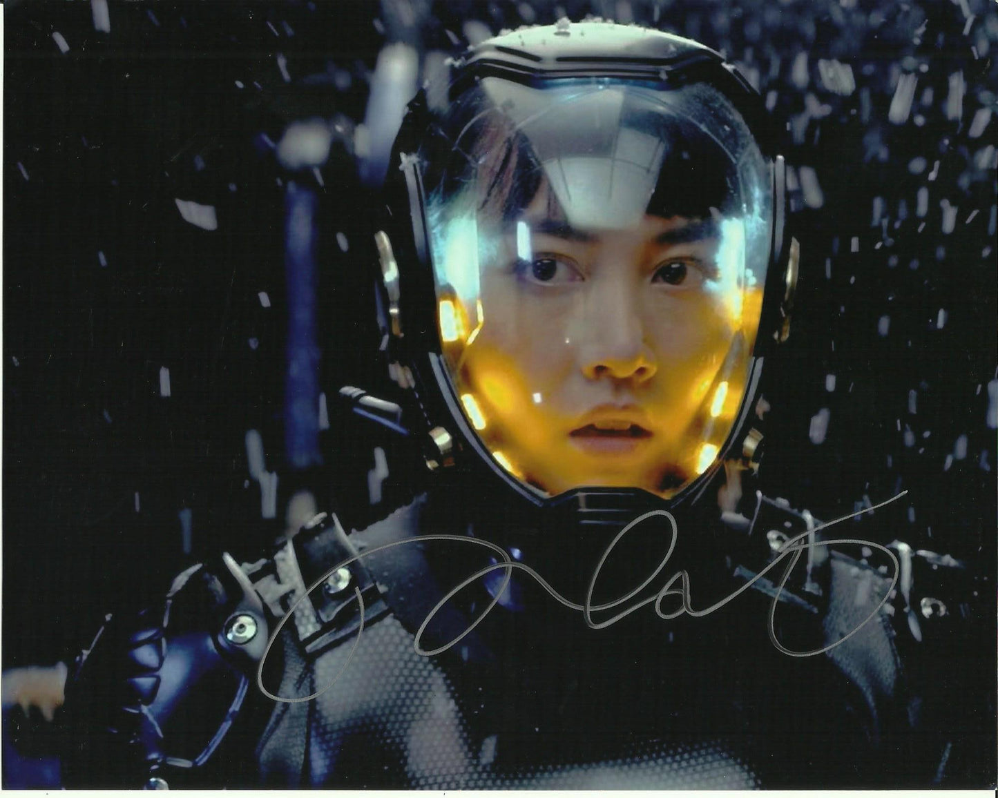RINKO KIKUCHI SIGNED PACIFIC RIM 10X8 PHOTO