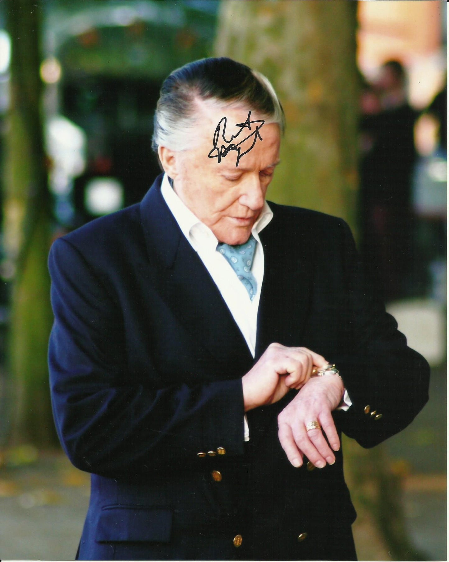 ROBERT VAUGHN SIGNED 8X10 PHOTO