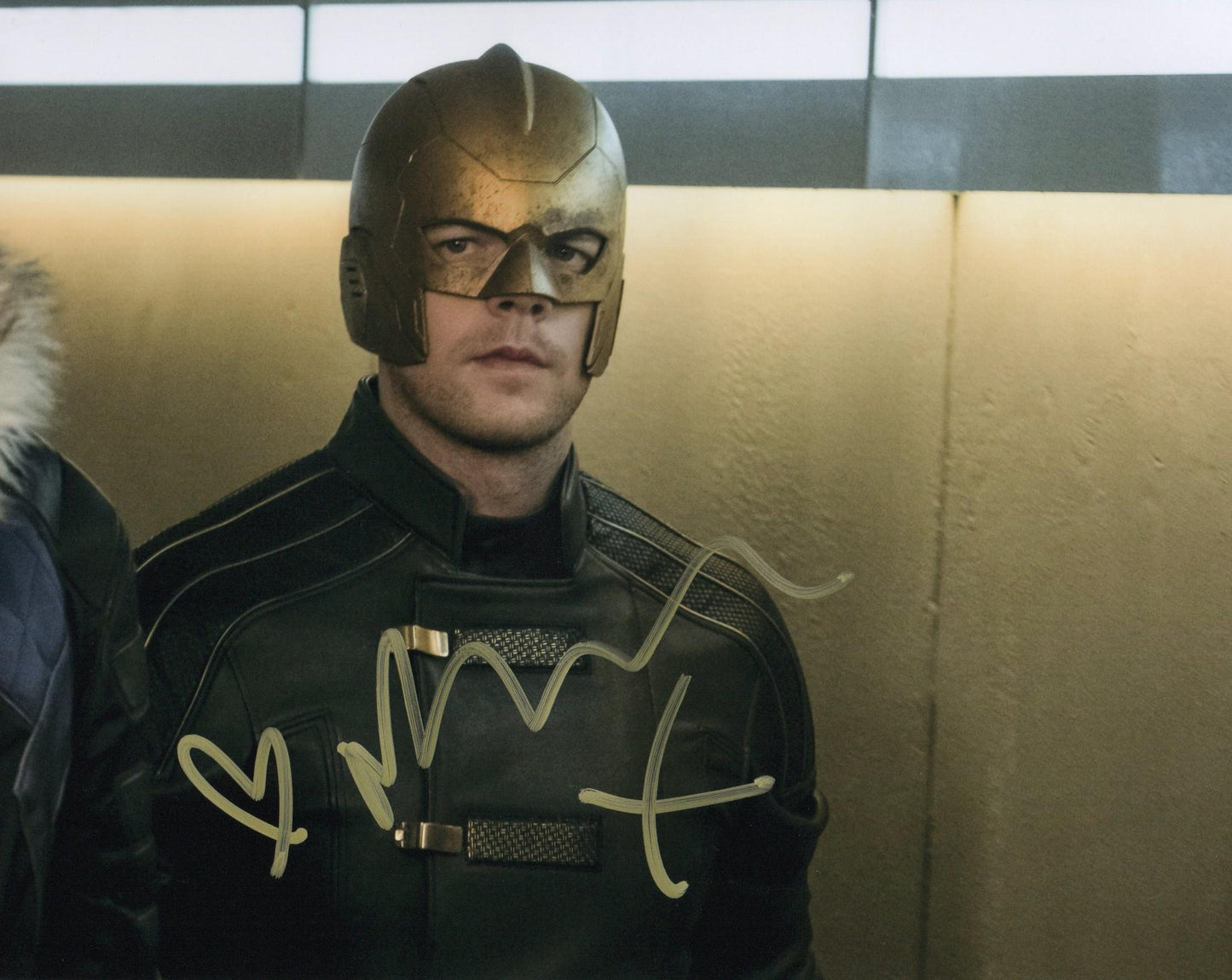 RUSSELL TOVEY SIGNED SUPERGIRL/FLASH 8X10 PHOTO (2)