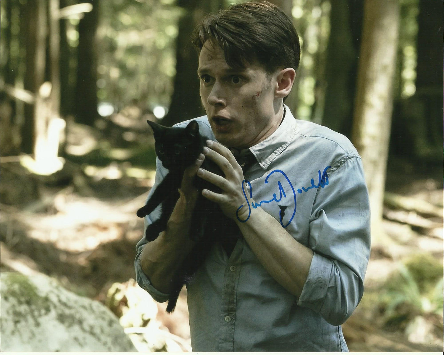SAMUEL BARNETT SIGNED DIRK GENTLY 8X10 PHOTO (3)
