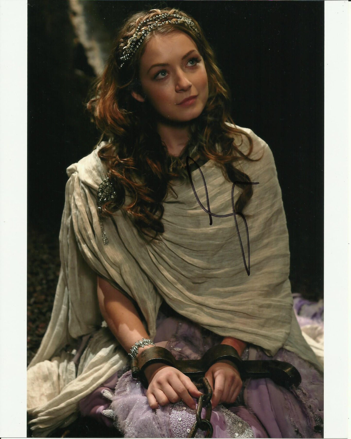 SARAH BOLGER SIGNED ONCE UPON A TIME 10X8 PHOTO (1)