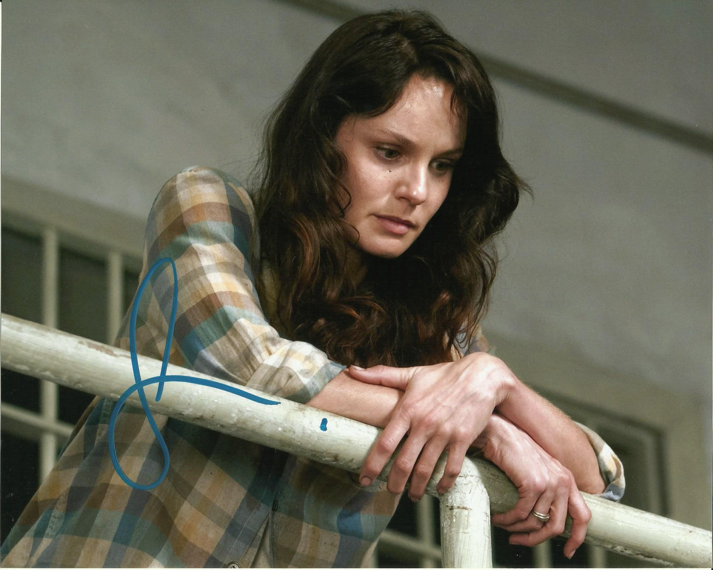 SARAH WAYNE CALLIES SIGNED THE WALKING DEAD 10X8 PHOTO (3)
