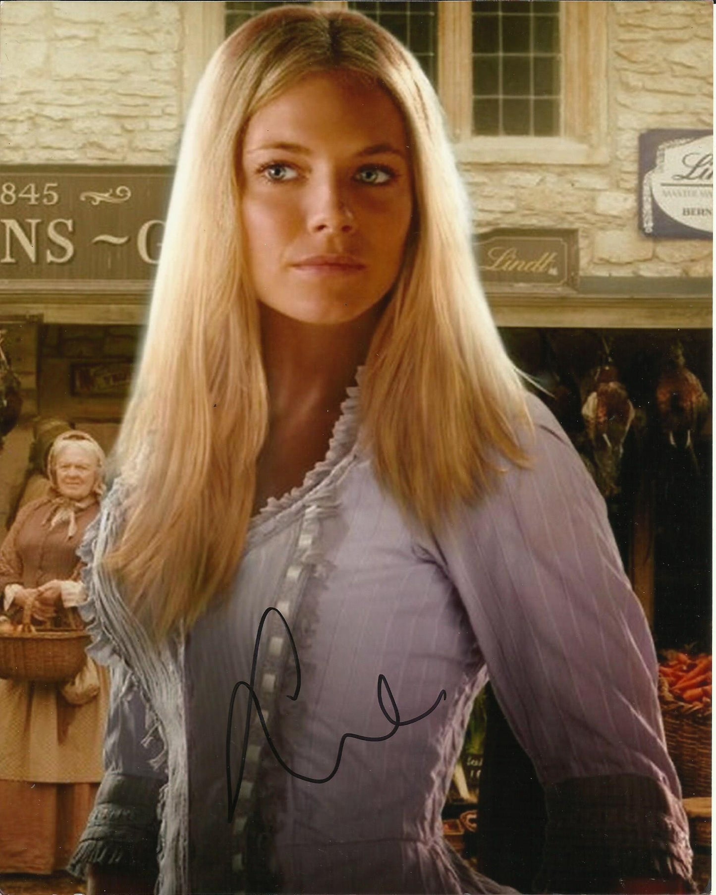 SIENNA MILLER SIGNED SEXY STARDUST 10X8 PHOTO