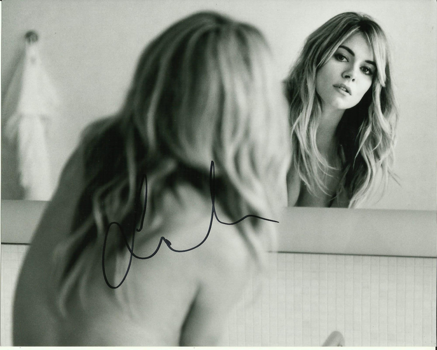SIENNA MILLER SIGNED SEXY 10X8 PHOTO (3)