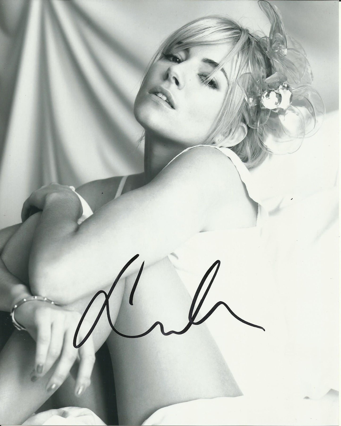 SIENNA MILLER SIGNED SEXY 10X8 PHOTO (5)