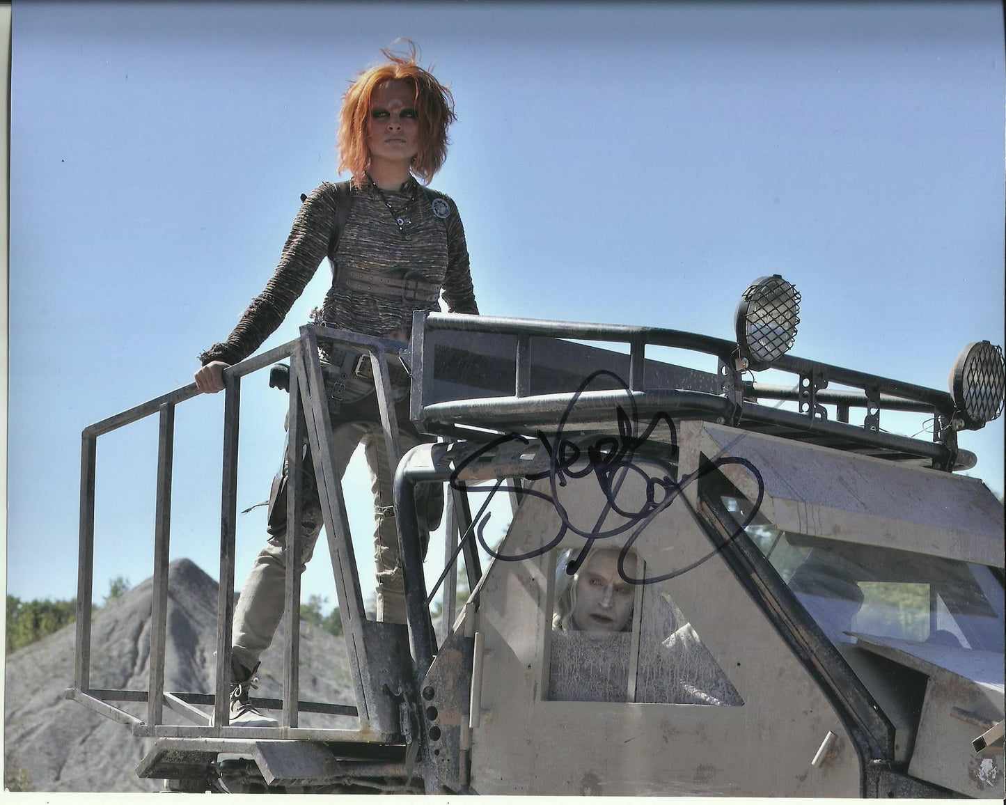 STEPHANIE LEONIDAS SIGNED DEFIANCE 10X8 PHOTO (1)