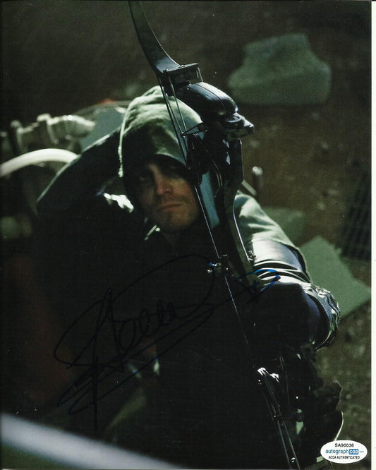 STEPHEN AMELL SIGNED ARROW 8X10 PHOTO (8) ALSO ACOA CERTIFIED
