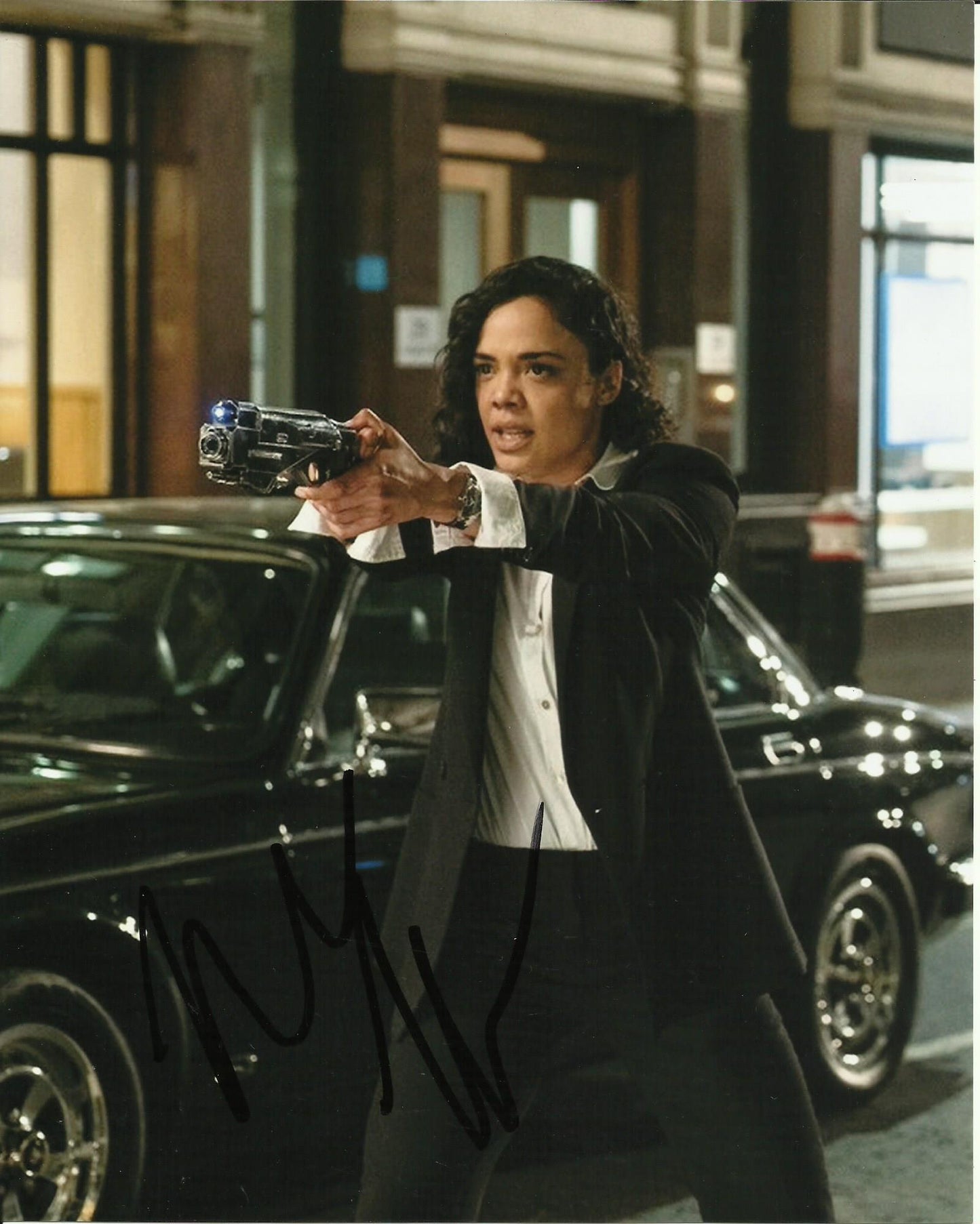 TESSA THOMPSON SIGNED MEN IN BLACK 8X10 PHOTO