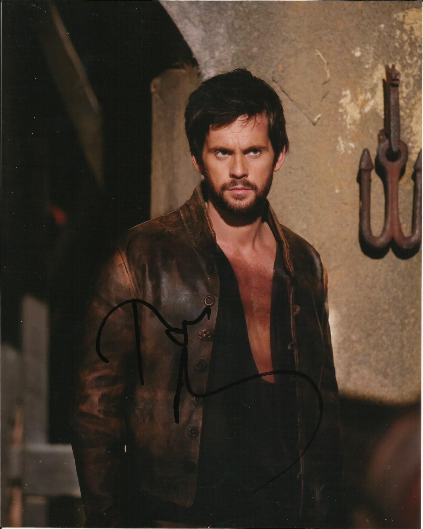 TOM RILEY SIGNED DA VINCI'S DEMONS 8X10 PHOTO (1)