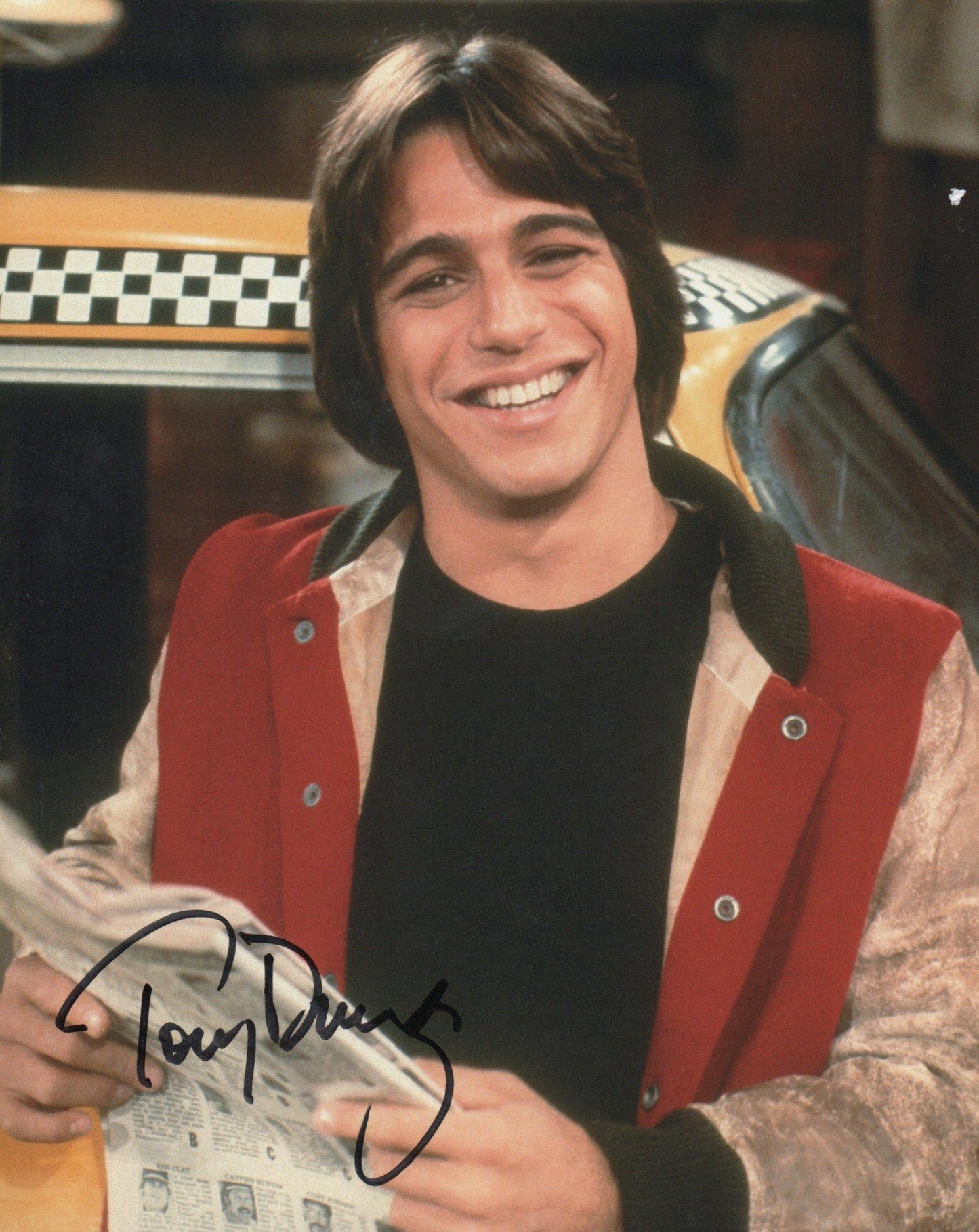 TONY DANZA SIGNED TAXI 8X10 PHOTO (1)