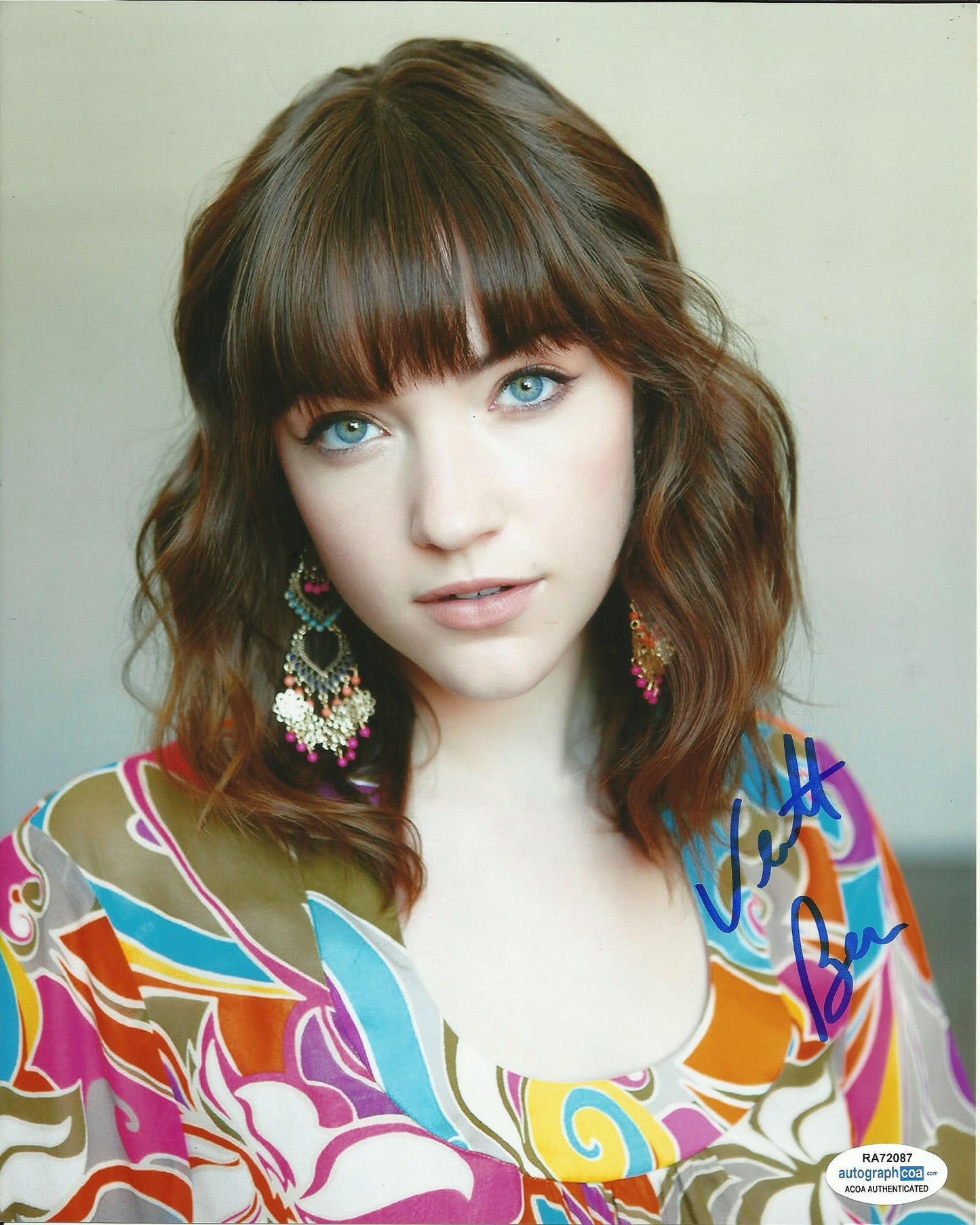 VIOLETT BEANE SIGNED SEXY 10X8 PHOTO (2) ALSO ACOA