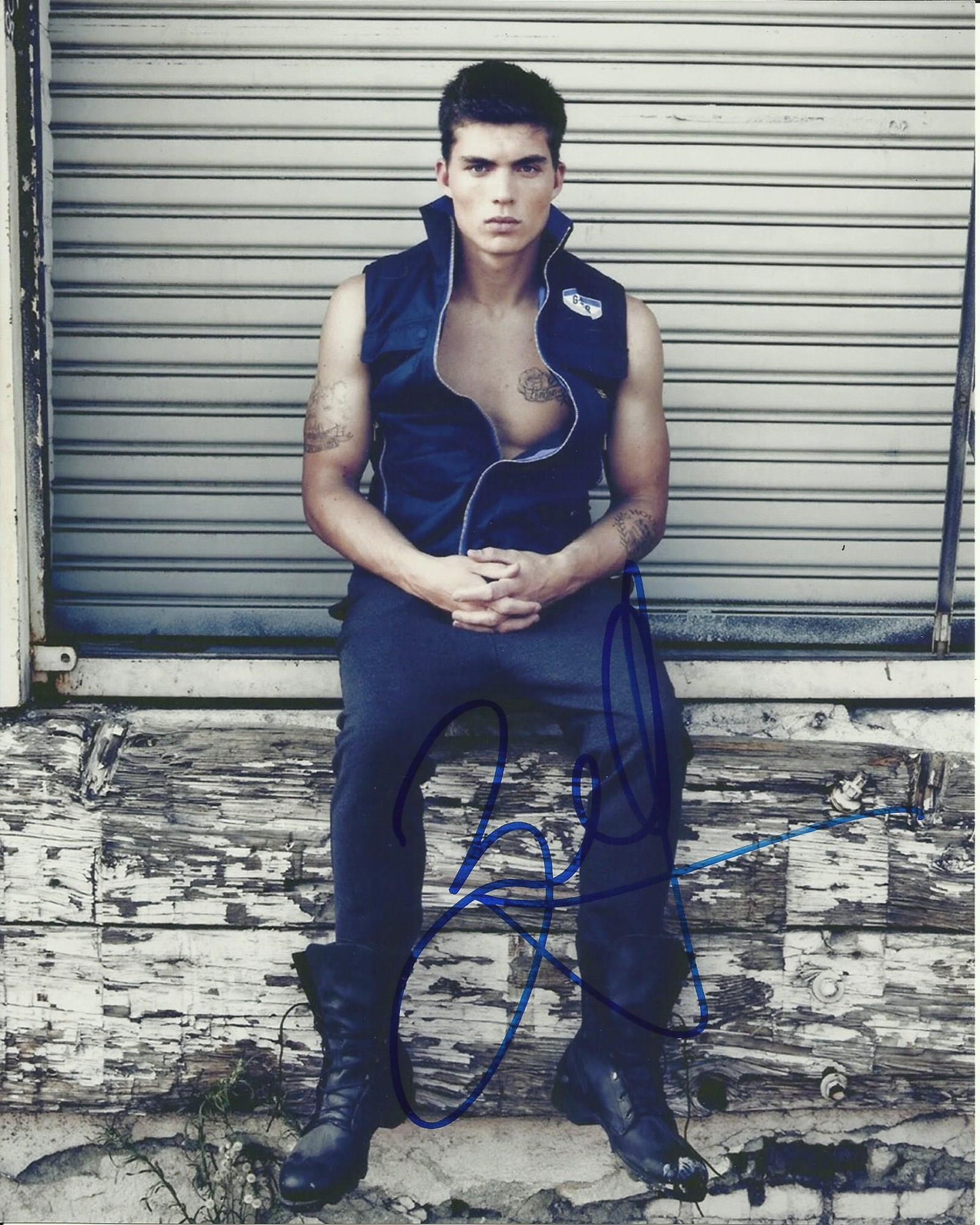 ZANE HOLTZ SIGNED COOL 8X10 PHOTO (1)