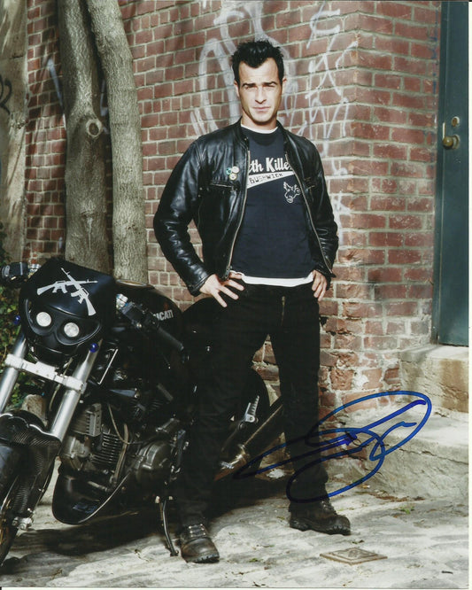 JUSTIN THEROUX SIGNED COOL 8X10 PHOTO (3)