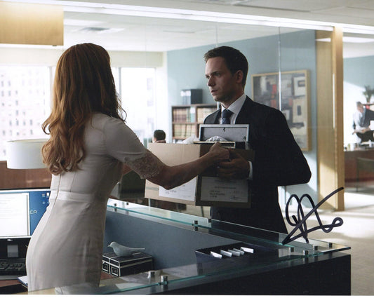 PATRICK J ADAMS SIGNED SUITS 8X10 PHOTO (3)