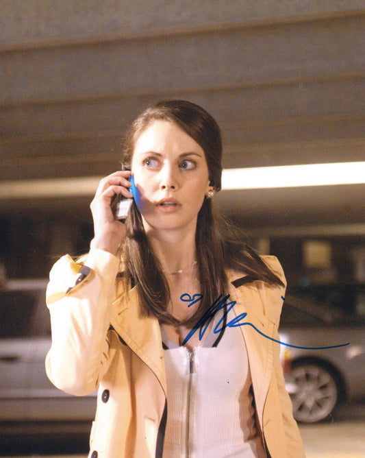 ALISON BRIE SIGNED SCREAM 10X8 PHOTO (1)