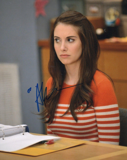 ALISON BRIE SIGNED COMMUNITY 10X8 PHOTO (2)