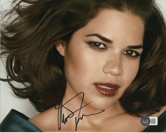 AMERICA FERRERA SIGNED SEXY 10X8 PHOTO (1) ALSO BECKETTS COA