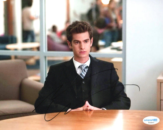 ANDREW GARFIELD SIGNED 8X10 PHOTO ALSO ACOA