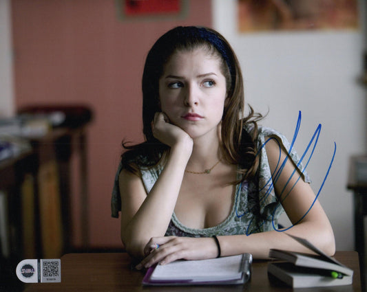 ANNA KENDRICK SIGNED TWILIGHT 10X8 PHOTO (3) ALSO SWAU CERT