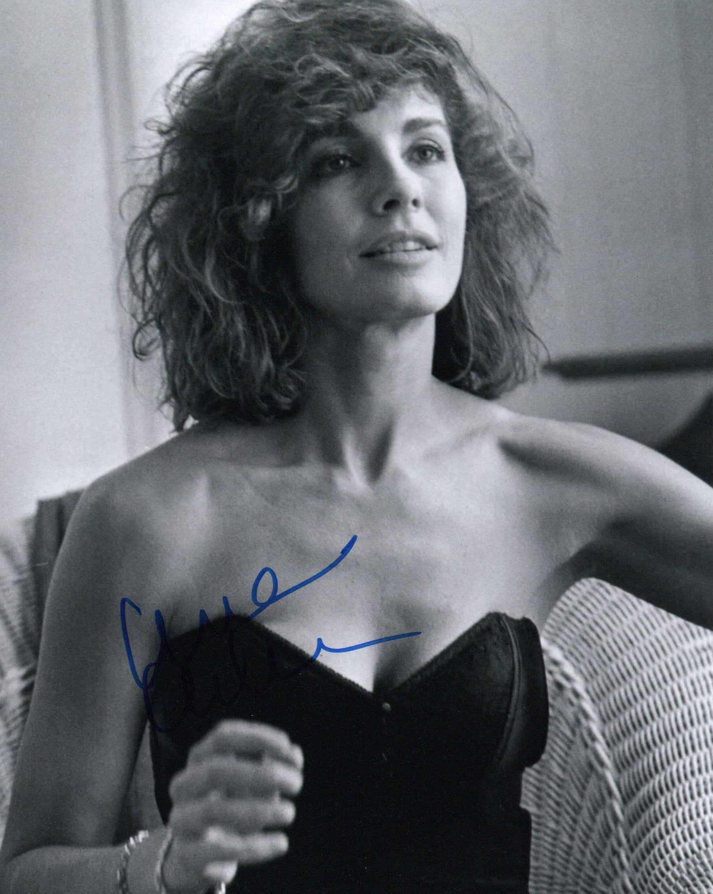 ANNE ARCHER SIGNED FATAL ATTRACTION 10X8 PHOTO