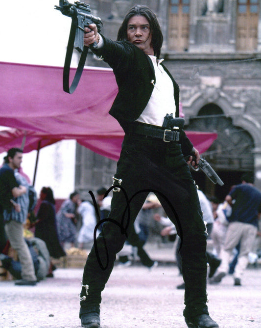 ANTONIO BANDERAS SIGNED DESPERADO 8X10 PHOTO (2)