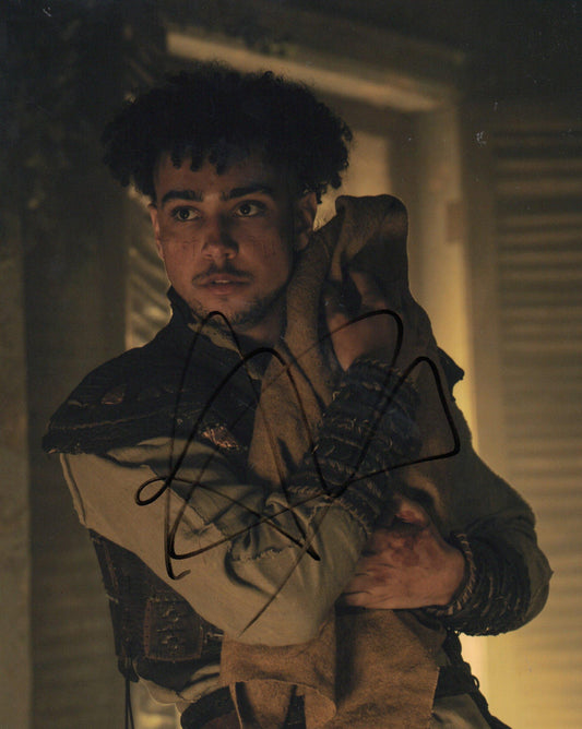 ARCHIE MADEKWE SIGNED SEE 10X8 PHOTO (1)
