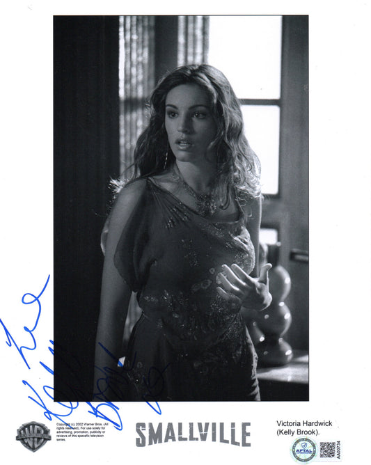 KELLY BROOK SIGNED SEXY SMALLVILLE 10X8 PHOTO (16) ALSO AFTAL AUTHENTICATION